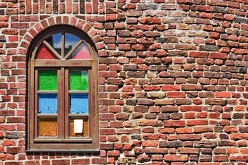Stadtmauer mit Fenster