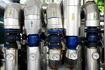 Manometers and heating pipelines