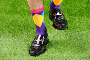 Fototapeta premium カラフルな靴下とビジネスシューズ