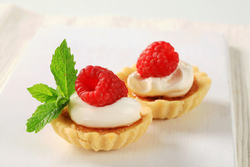 Creme brulee tartlets