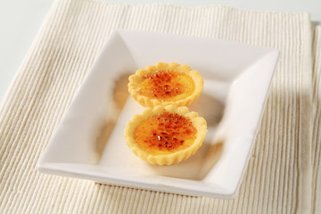 Creme brulee tartlets
