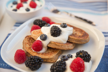 Belgische Waffeln mit frischen Beeren 