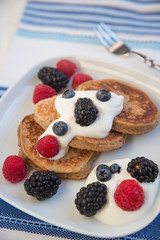 Belgische Waffeln mit frischen Beeren 