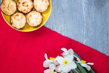 cheesecakes with red cloth and  narcissus