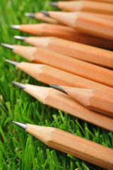 鉛筆と緑のバック