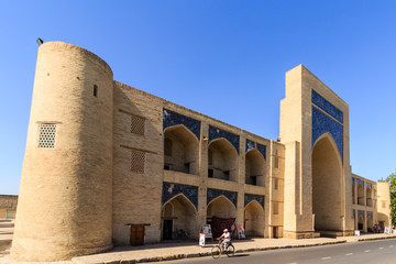 Fototapeta na wymiar Kukeldash madrasah architectural complex Lyabi-Hauz in Bukhara, Uzbekistan.