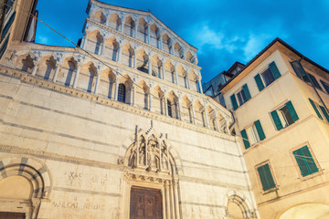 Fototapeta premium San Michele Church at night in Pisa, Italy