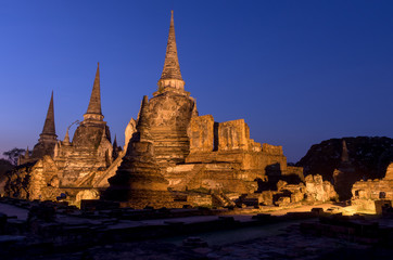 Fototapeta premium 夜のアユタヤ遺跡 世界遺産