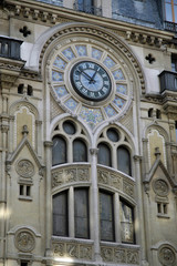 Fototapeta na wymiar Reloj en la fachada