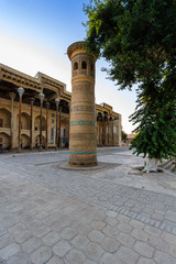 Fototapeta premium Complex Bolo-hauz - consisting of a mosque, a minaret and a pool, Bukhara, Uzbekistan
