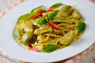 Green curry spaghetti.