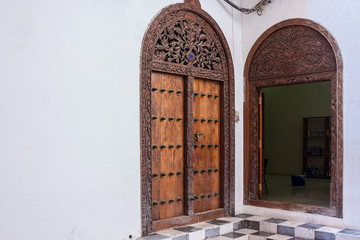 traditional zanzibari entrance