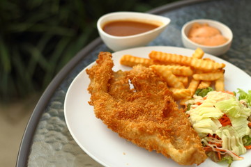 Fish fingers and salad