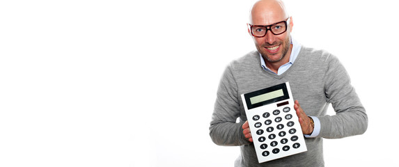 Mann mit Taschenrechner