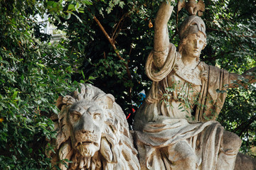 Statuen in einem Park in Venedig
