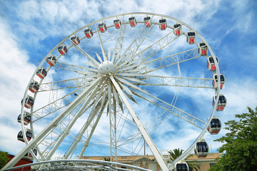 White ferris wheel in the Cape Town Waterfront
