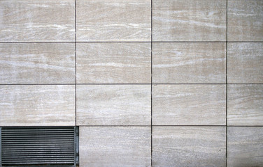 Kellerluke / Eine Kellerluke mit einem Gitter 