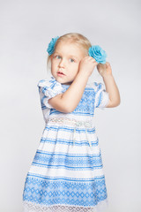 Little girl tying her hair in a tail