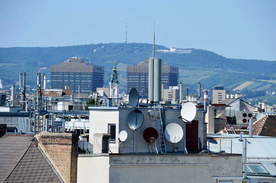 Dach mit Satellitensch&uuml;sseln