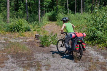 Naklejka premium Cyclist practicing mountain bike on a forest trail.