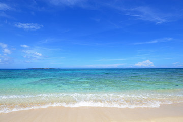 沖縄の美しい海と青空