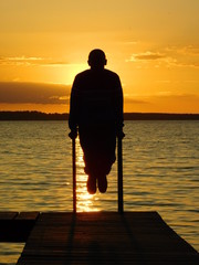 Mann bei Sonnenuntergang 
