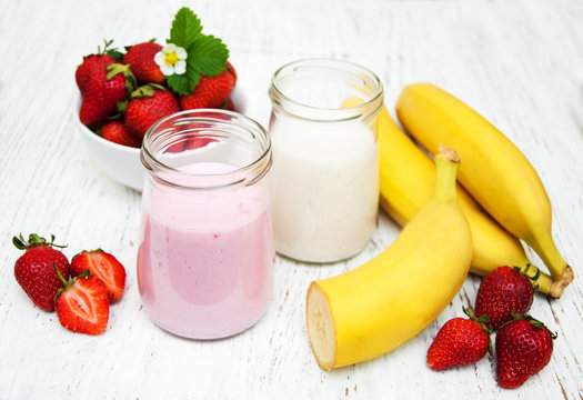 Bananas and strawberries with yogurt