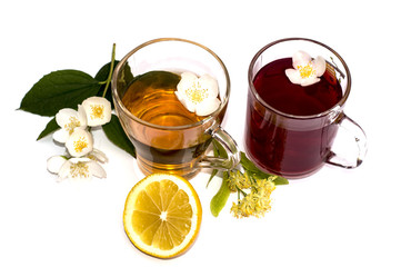 two glasses with grass drinks