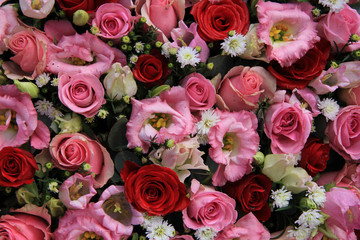 Obraz na płótnie Canvas Red, pink and white wedding arrangement