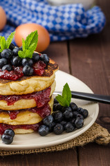 Glutten-free pancakes with jam and blueberries