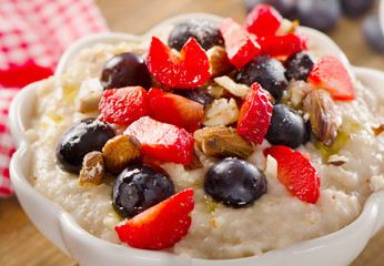 Oatmeal with fresh Berries and nuts  for a Healthy Breakfast.