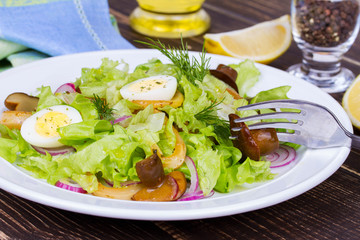 Caesar Salad with Marinated Mushrooms