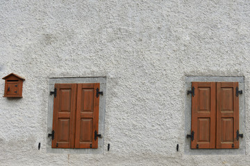  windows closed shuttered