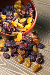 raisins in  brown dich