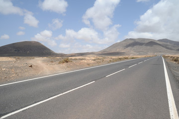 La Montaña Quemada et la Montaña de Tindaya à Tindaya à Fuer