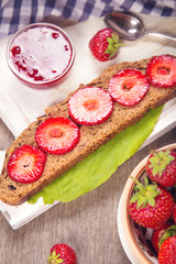 sandwich with strawberry