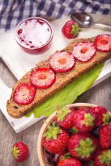 sandwich with strawberry