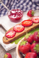 sandwich with strawberry