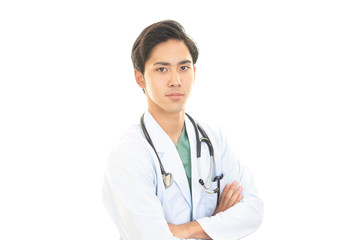 真剣な表情の医師