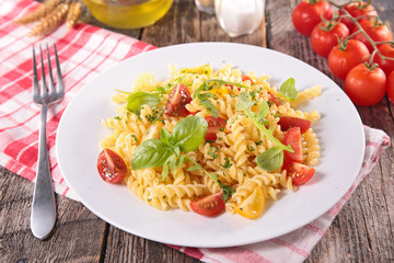 pasta with tomato and basil