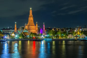  Wat Arun Buddhist religious places in twilight time, Bangkok, Thailand © Southtownboy Studio