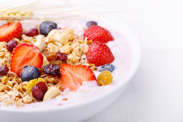 Healthy breakfast - Fresh fruits, yogurt and granola in a white bowl - Close-up 