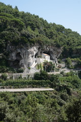 Fototapeta na wymiar Costiera Amalfitana, casa tipica, casa nella grotta, Salerno