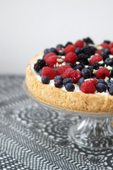 Crostata di frutti di bosco e cioccolato bianco