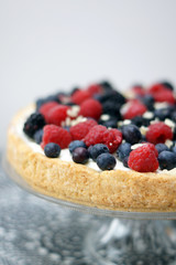 Crostata di frutti di bosco e cioccolato bianco