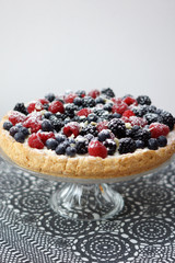 Crostata di frutti di bosco e cioccolato bianco