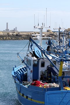 Fototapeta chalutiers dans le port de saint guénolé penmarc'h,bretagne,finistère