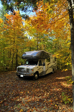 roadtrip with motorhome in Indian summer Ontario Canada