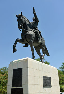 Homenaje a Simón Bolívar, escultura ecuestre de bronce, Sevilla, España