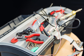 Werkzeugkasten für Reparaturen am PC